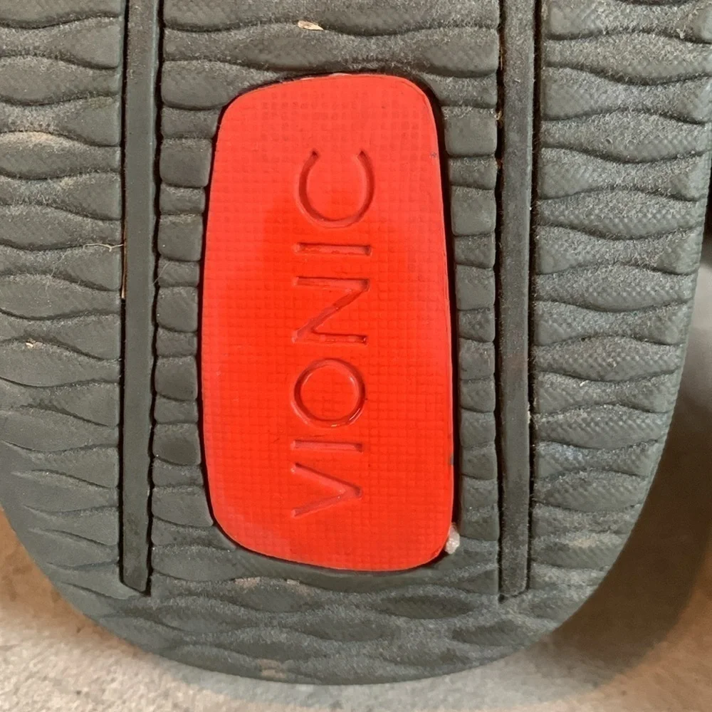 Vionic sz 12(M) or 13 (W) rubber sandals in taupe